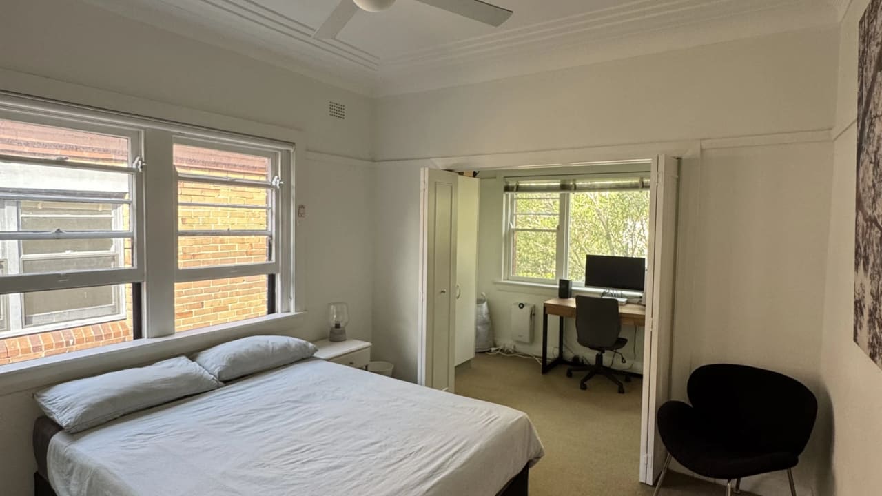 Furnished room in a flatshare