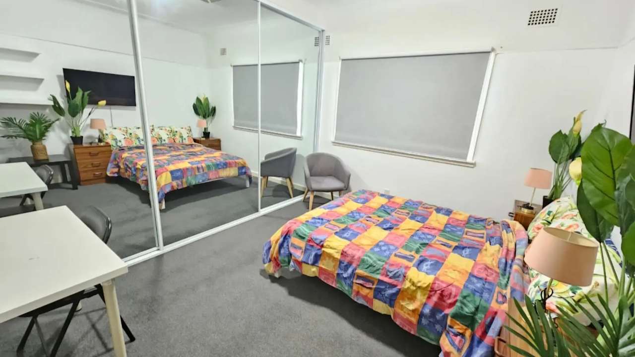 Furnished room in a share house