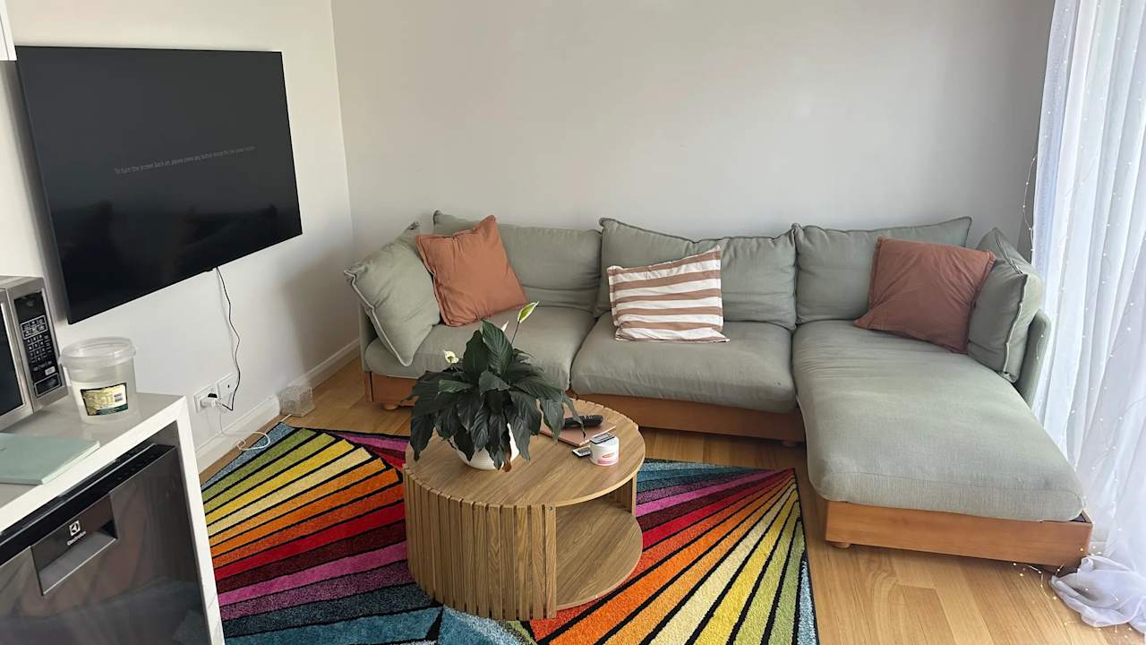 Unfurnished room in a flatshare