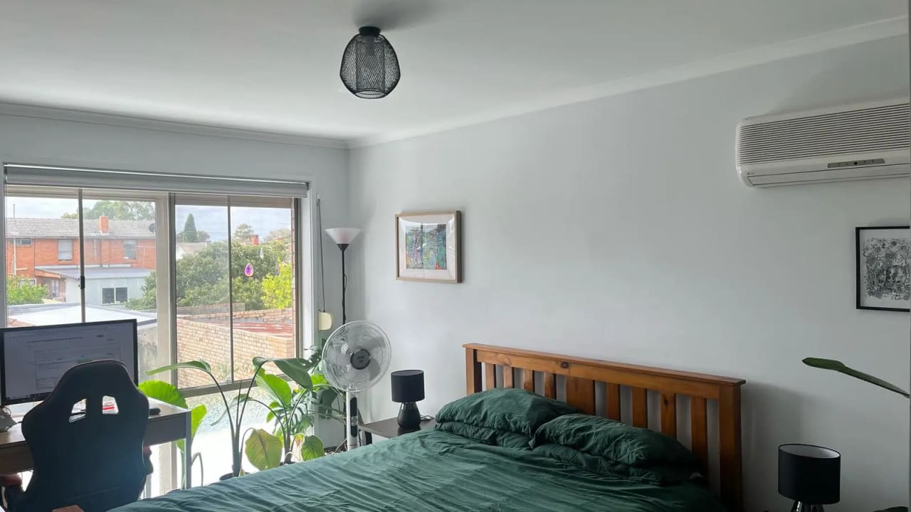 Room in a share house