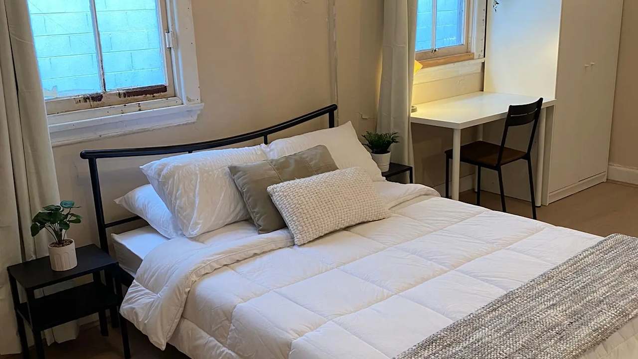 Furnished room in a share house