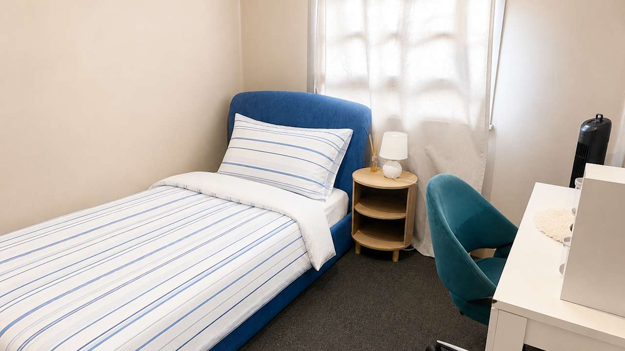Furnished room in a flatshare
