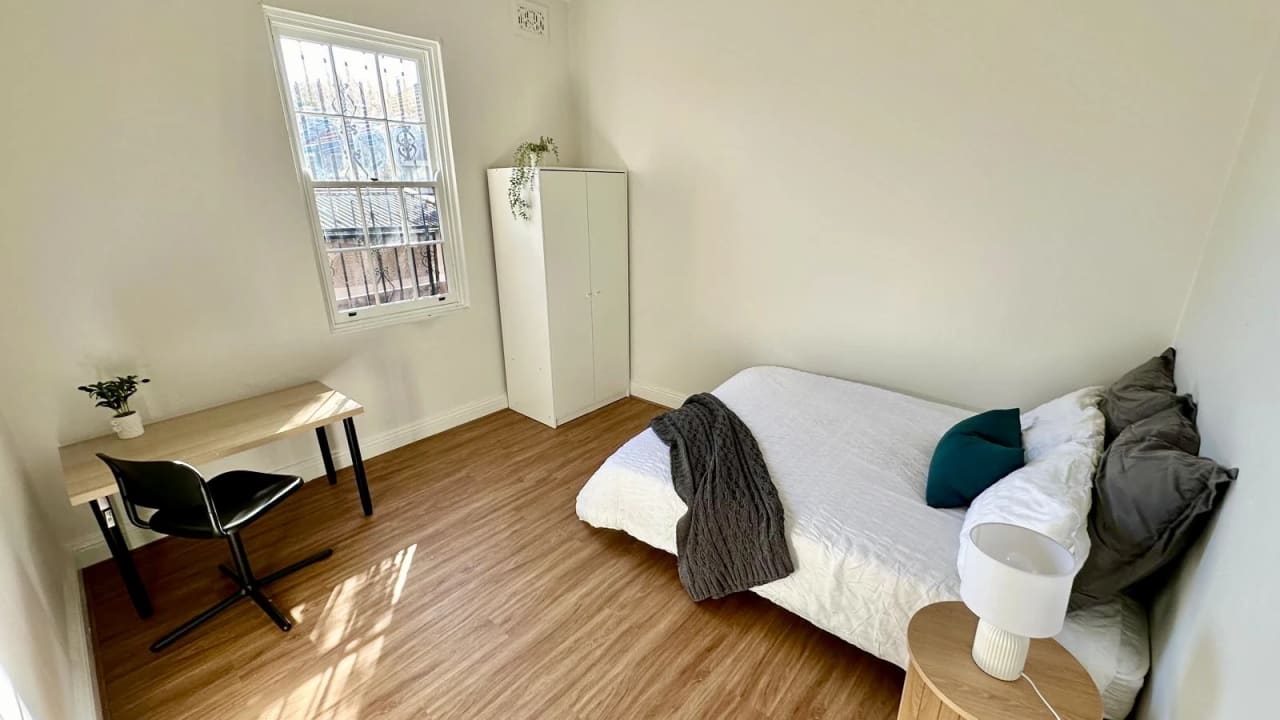 Room in a share house
