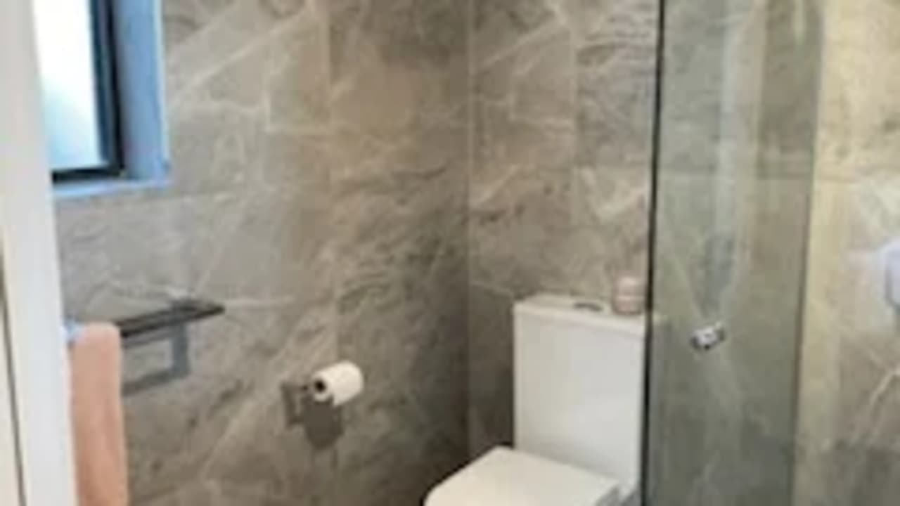 Furnished room with ensuite in a flatshare