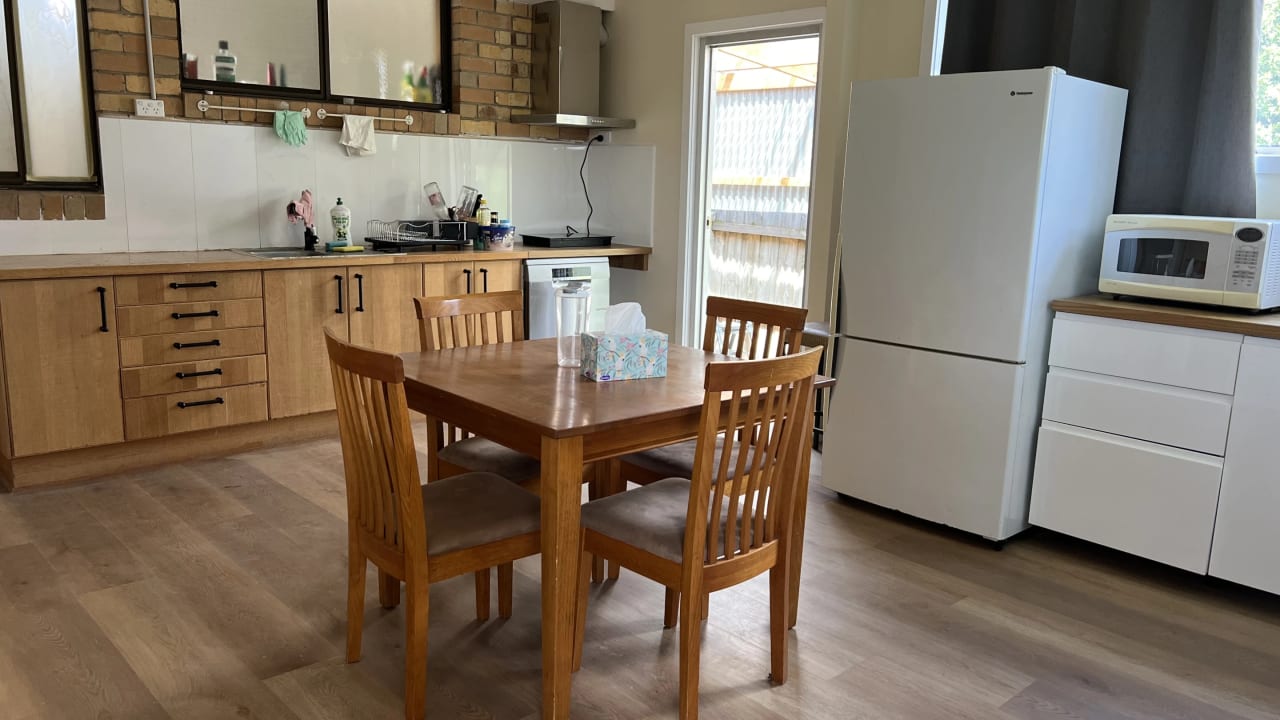 Furnished room in a flatshare