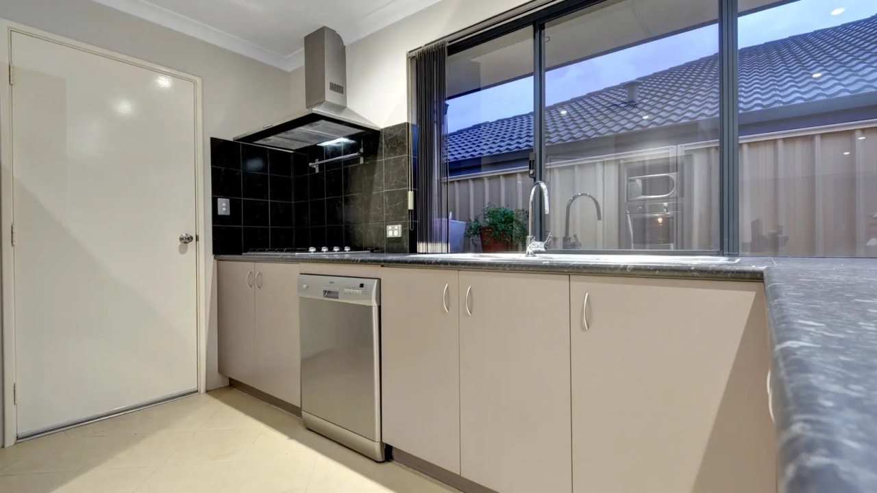 Room in a share house