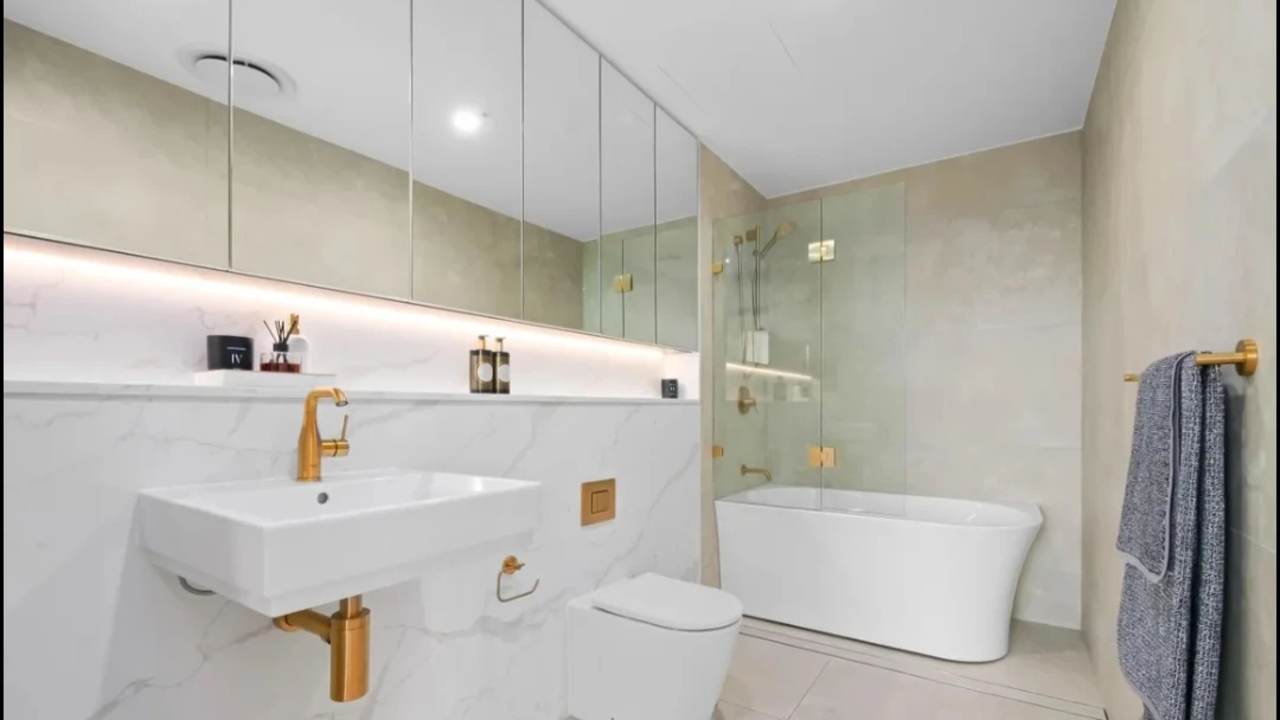 Furnished room with own bathroom