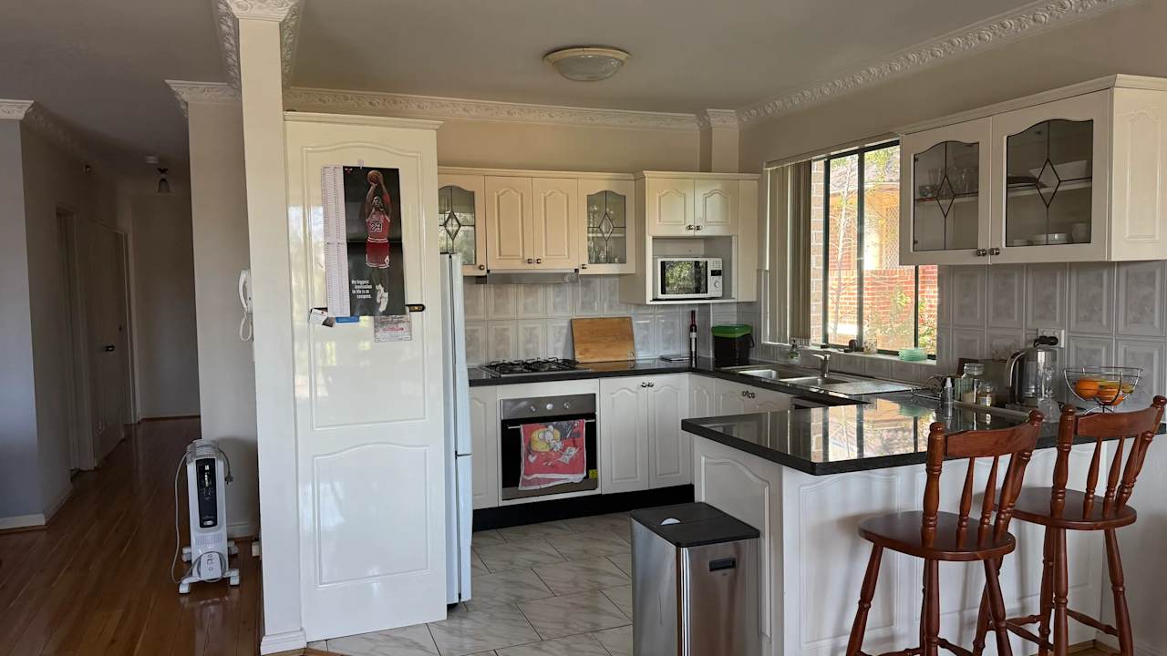 Unfurnished room with ensuite in a flatshare