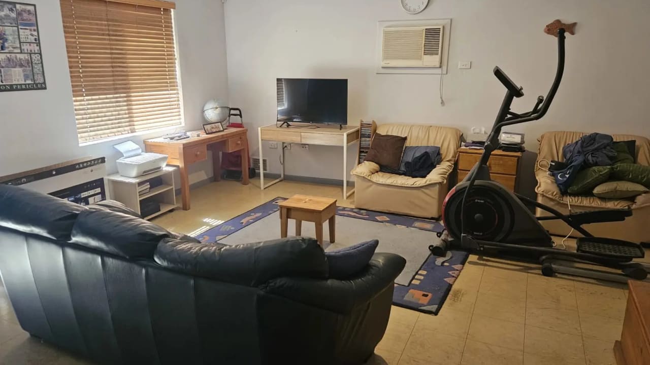 Room in a share house