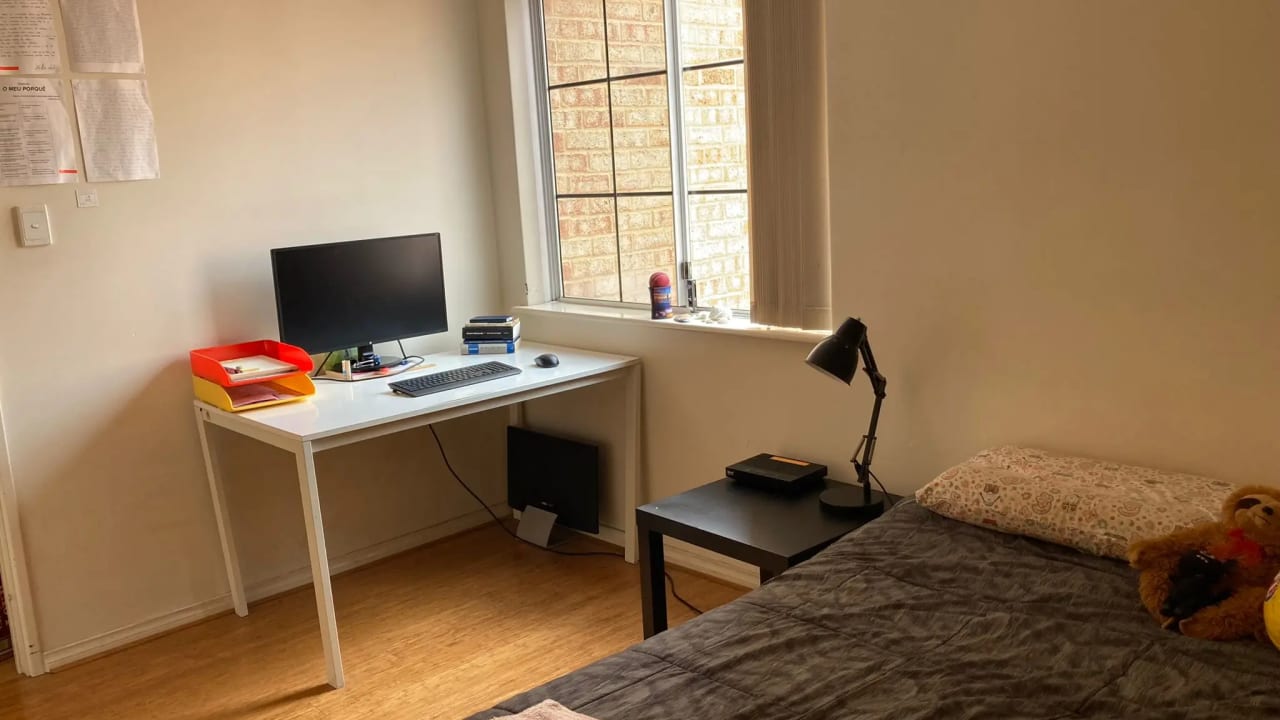 Furnished room in a flatshare