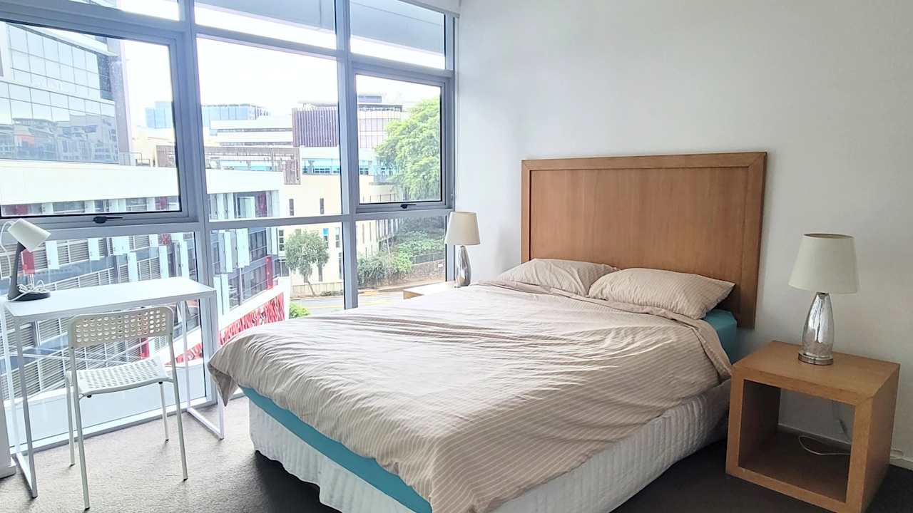 Furnished room with ensuite in a flatshare