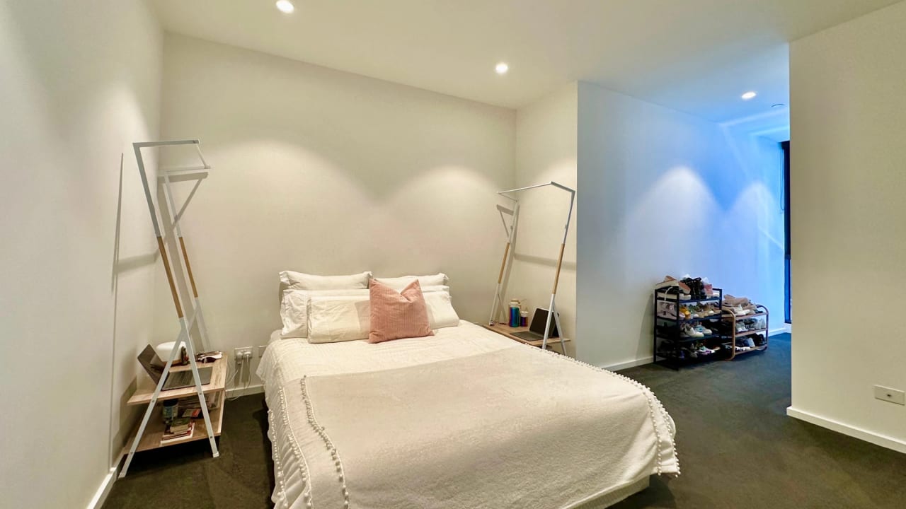Furnished room with ensuite in a flatshare