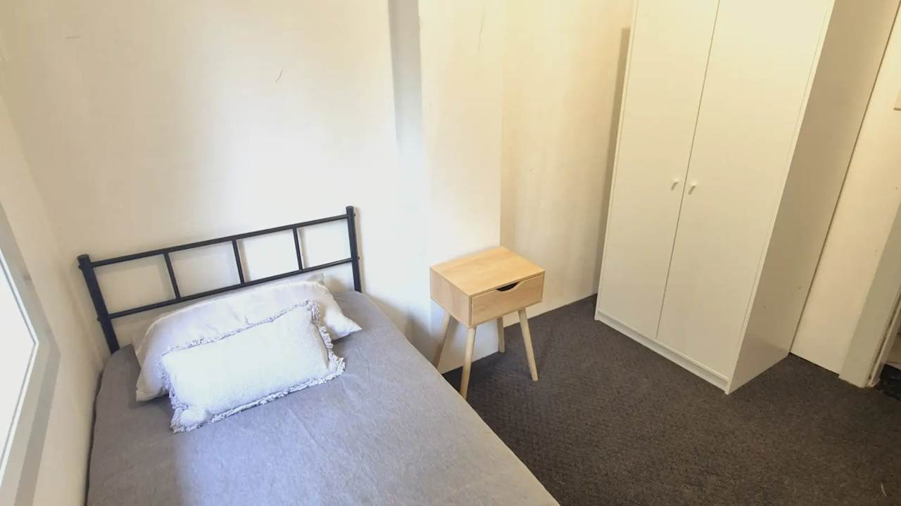 Furnished room in a flatshare