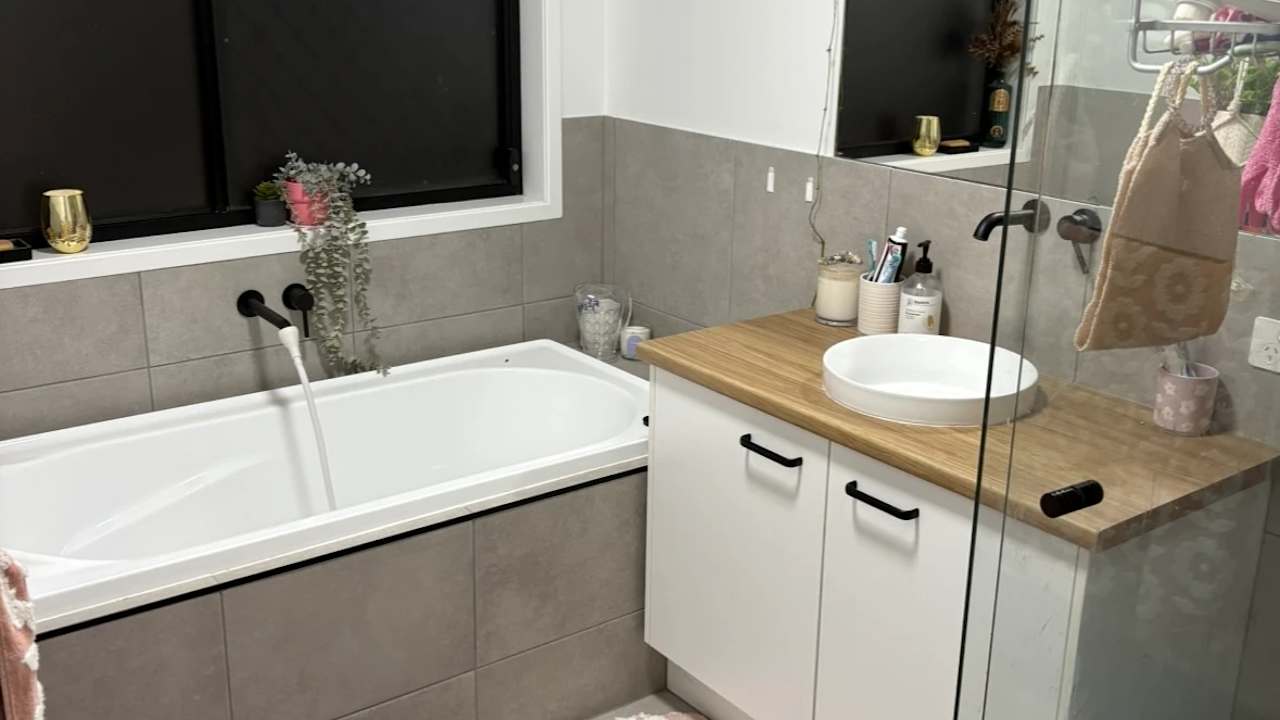 Unfurnished room in a share house