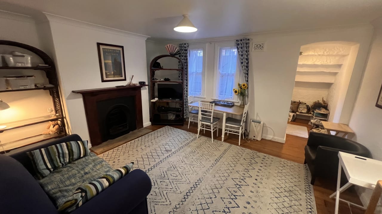 Furnished room in a flatshare