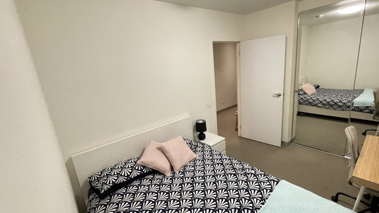 Furnished room in a flatshare