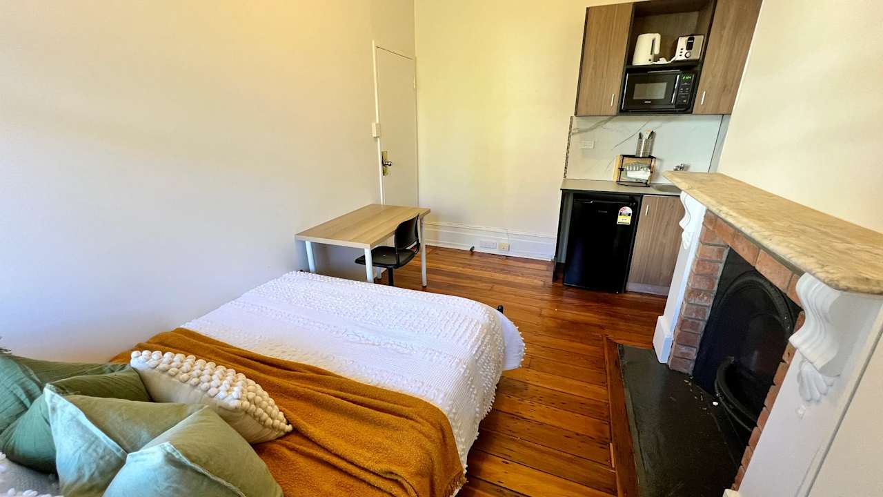 Room in a share house