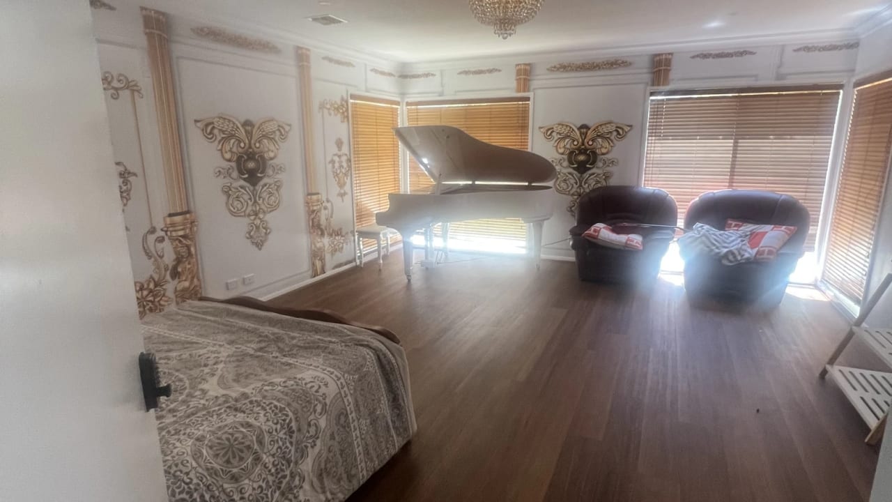 Room in a share house