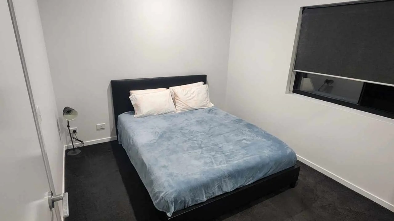 Furnished room with ensuite in a flatshare