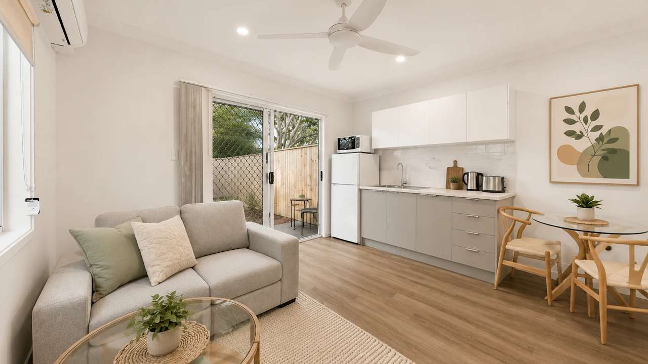 Furnished room with own bathroom