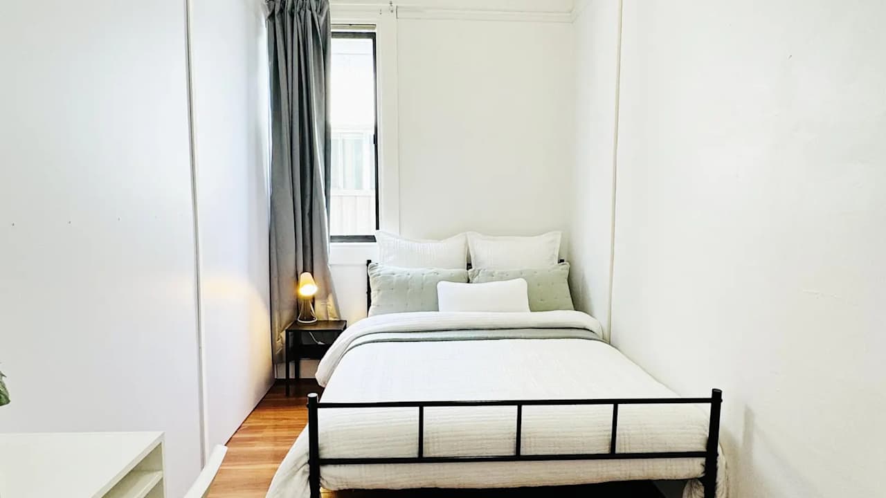 Furnished room in a flatshare