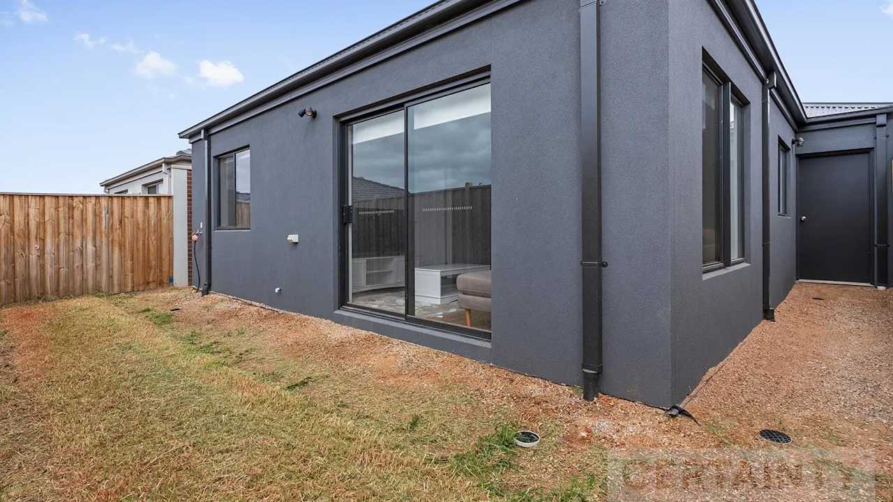 Furnished room with ensuite in a share house