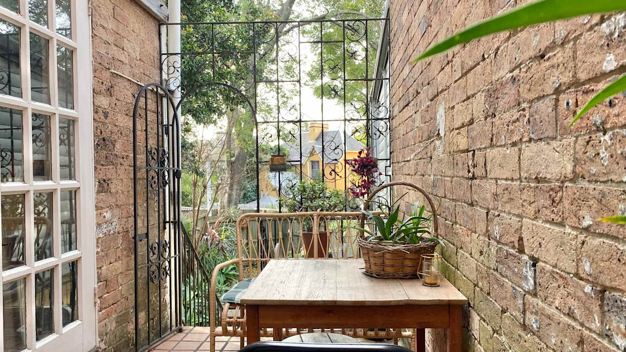 Furnished room in a share house