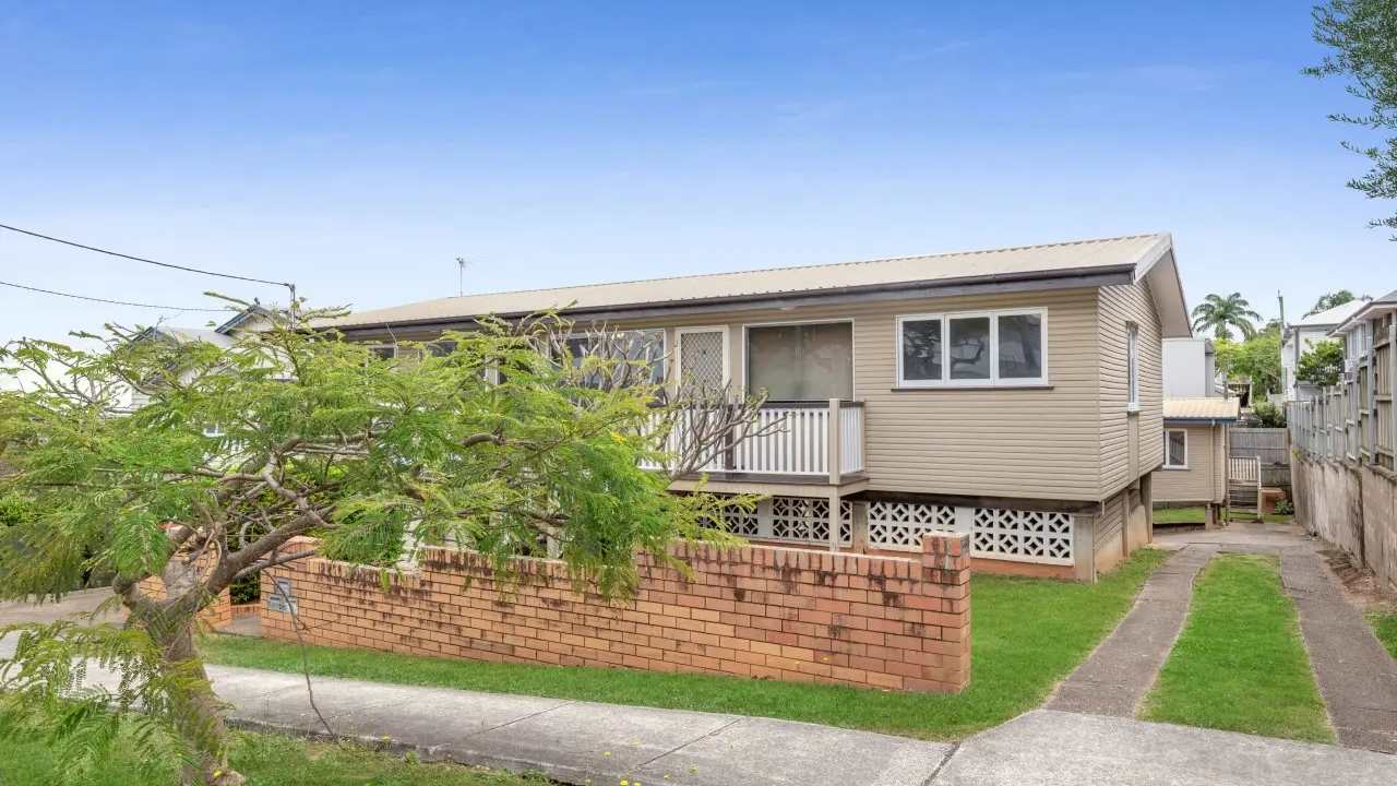 Unfurnished room studio flat for rent