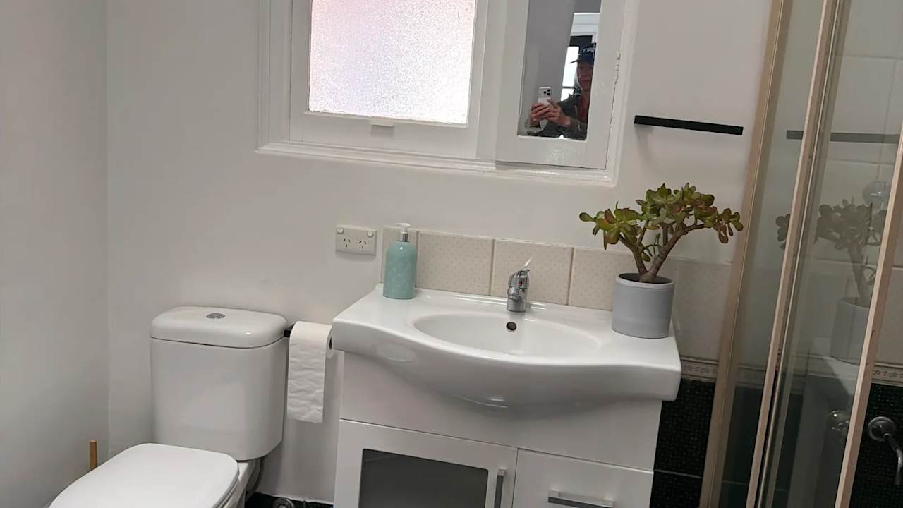 Room in a share house