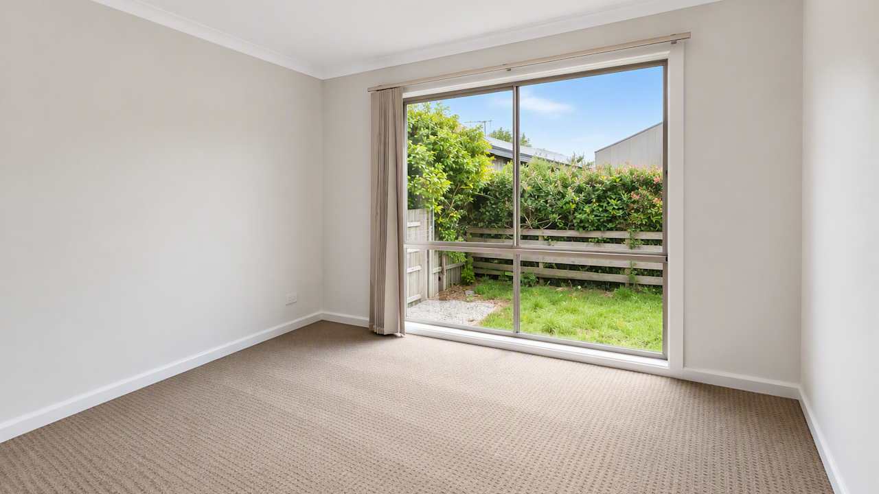 Unfurnished room with own bathroom