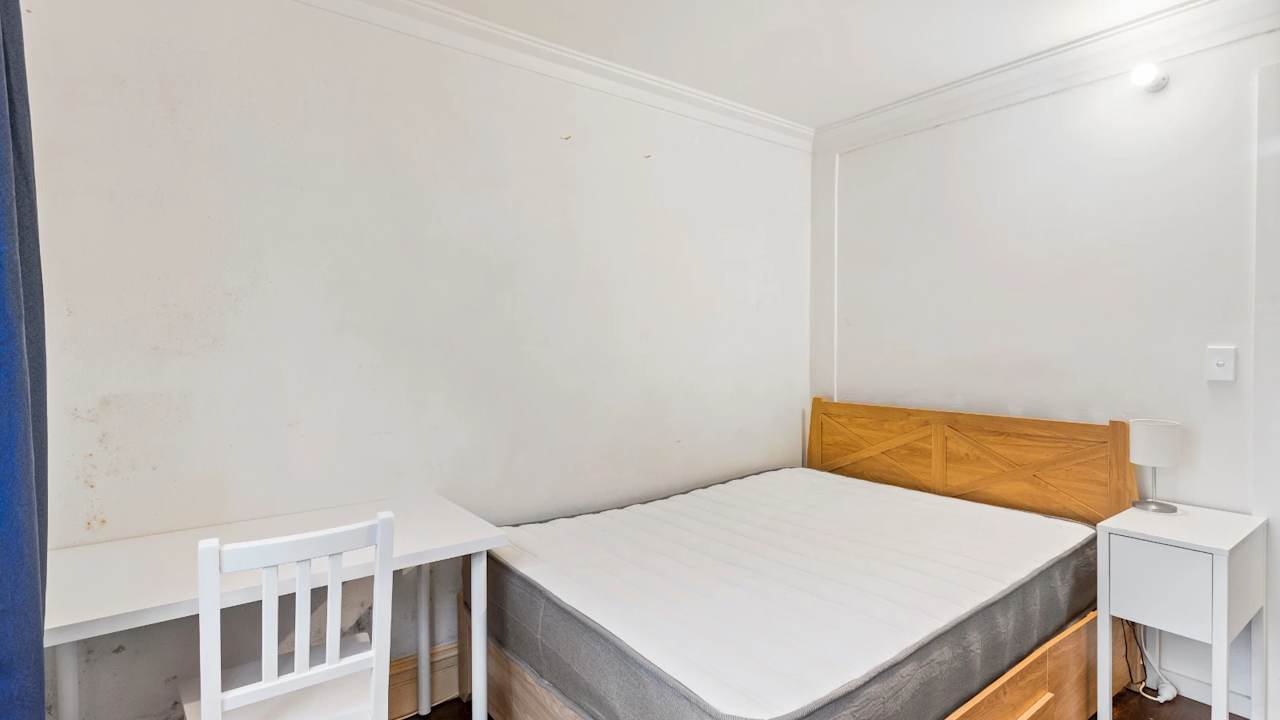 Furnished room in a share house