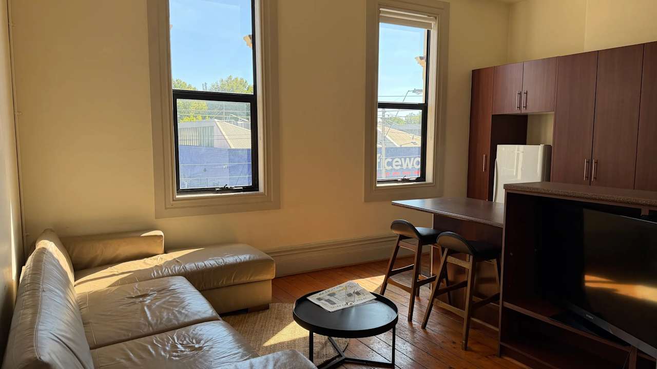 Furnished room in a flatshare