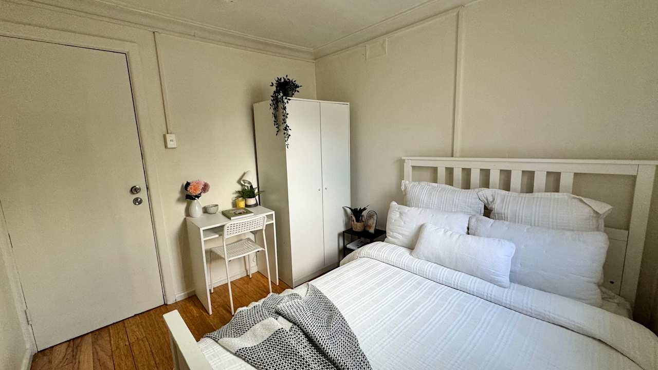 Furnished room in a flatshare