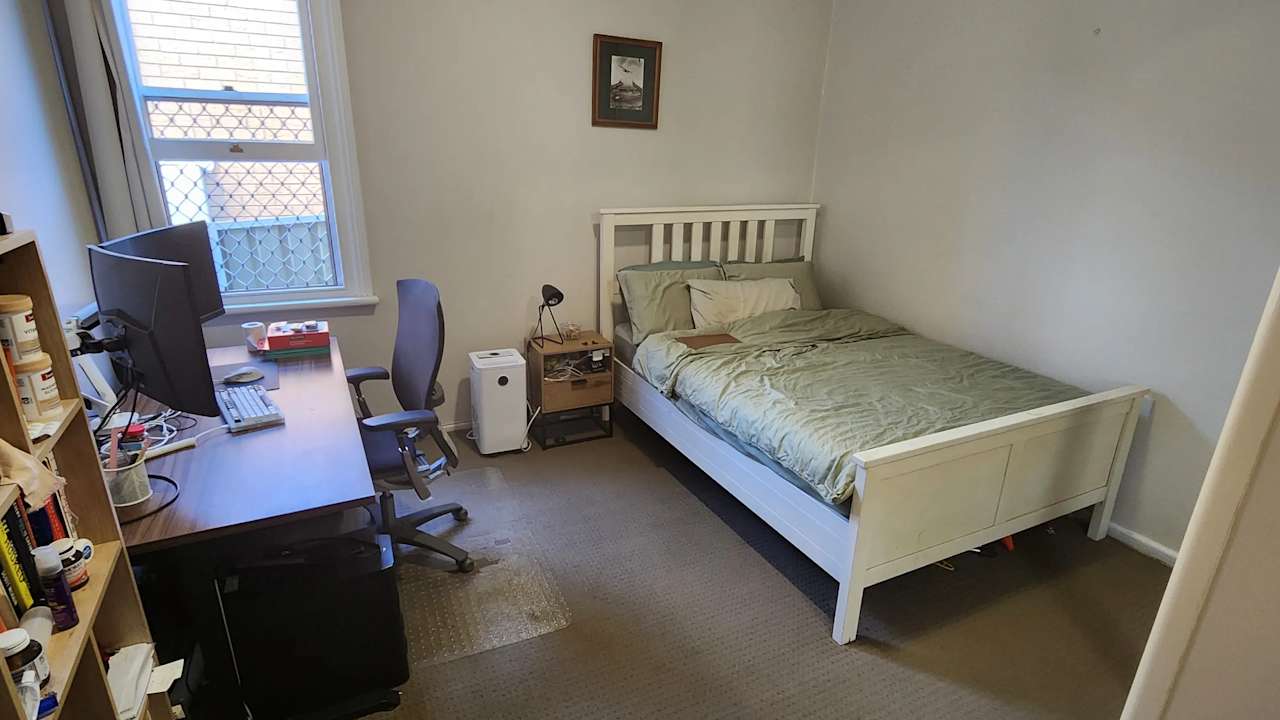 Room in a share house