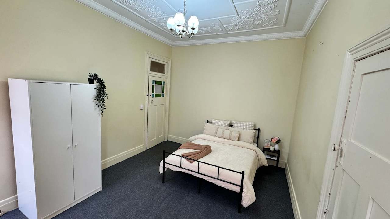 Furnished room in a share house