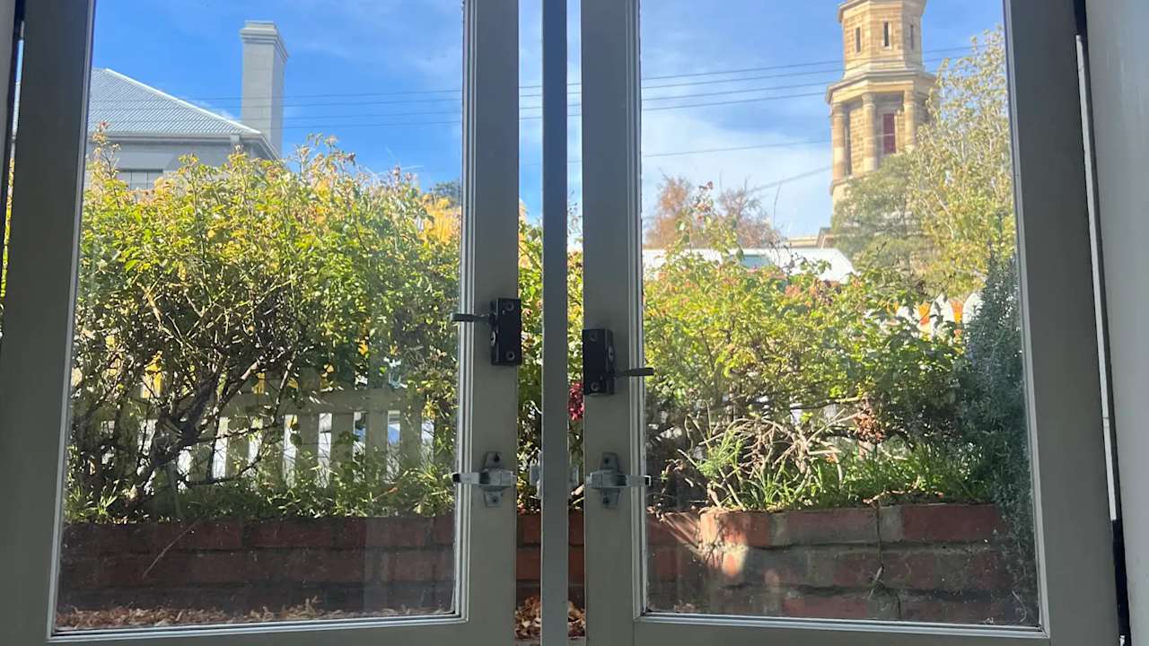 Room in a share house