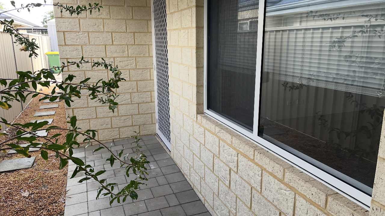 Whole property with 1 room for rent