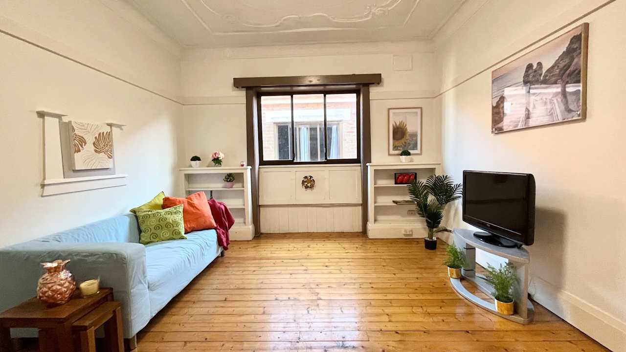 Furnished room in a flatshare