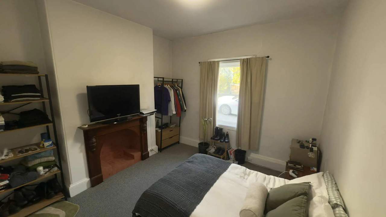 Room in a share house