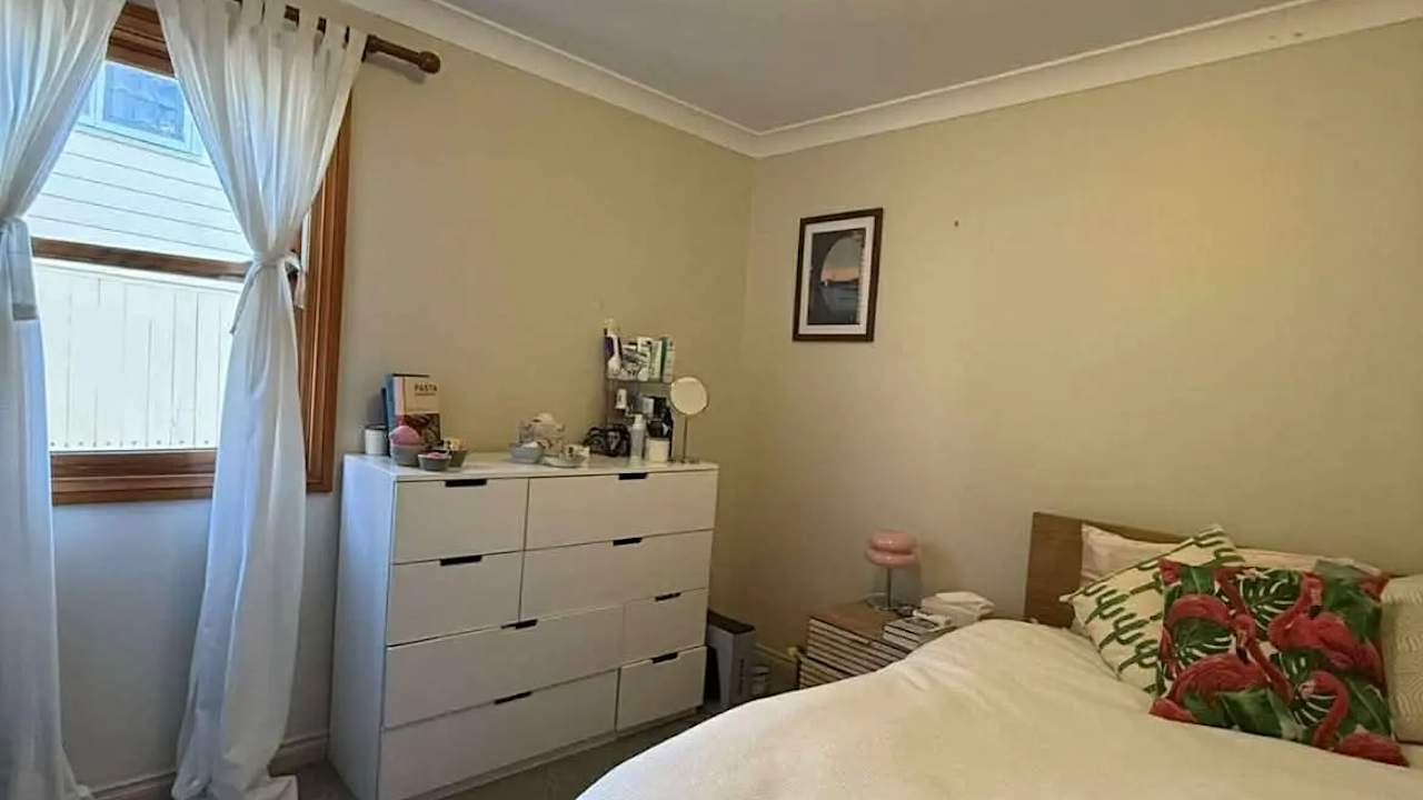 Furnished room in a share house