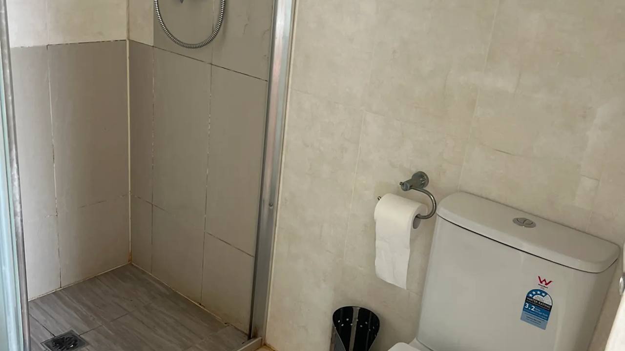 Furnished room with ensuite in a flatshare