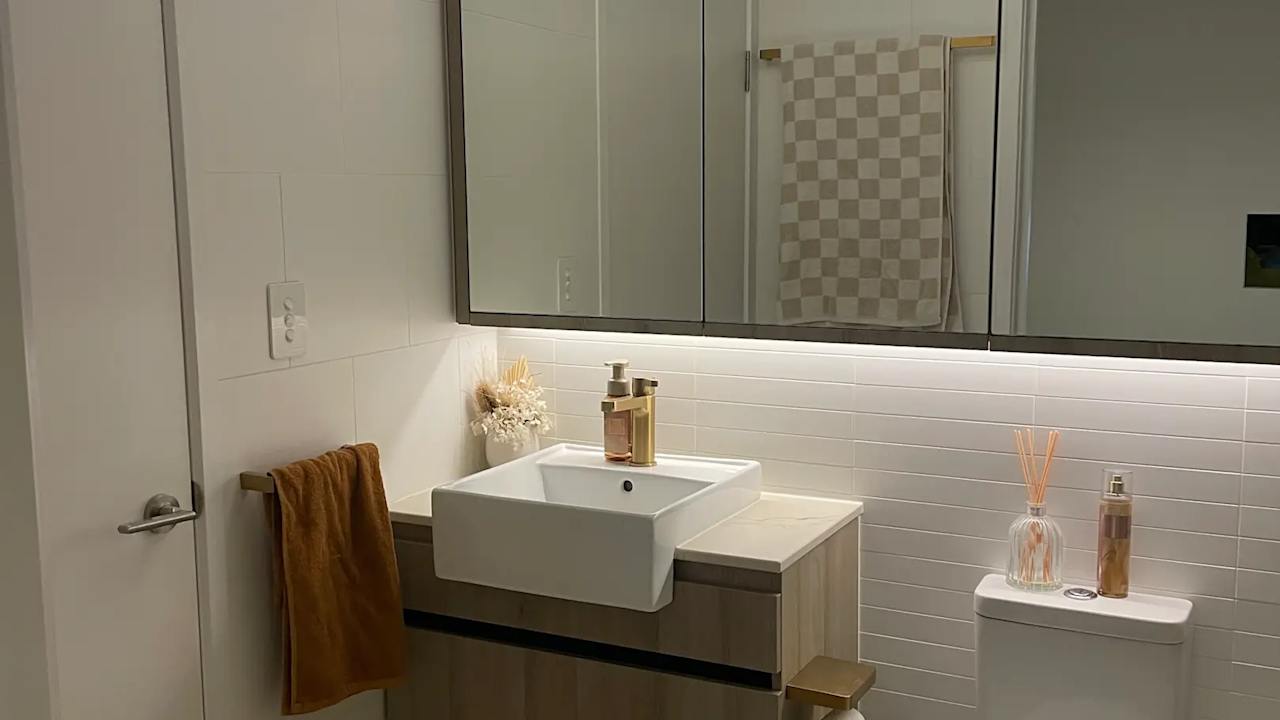 Unfurnished room with own bathroom