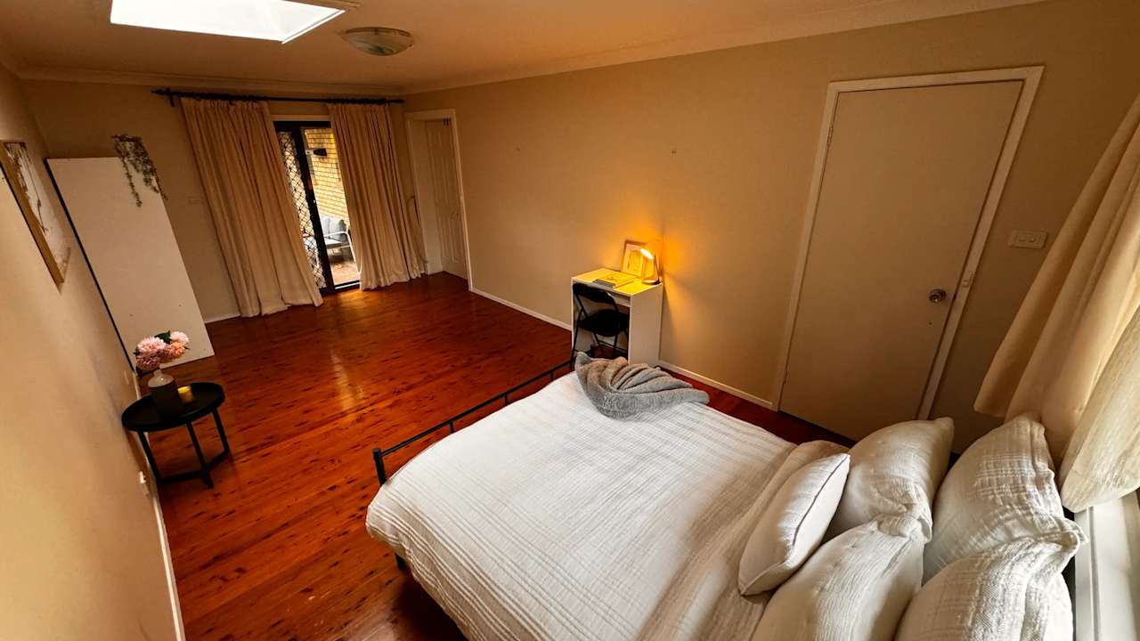 Furnished room in a flatshare