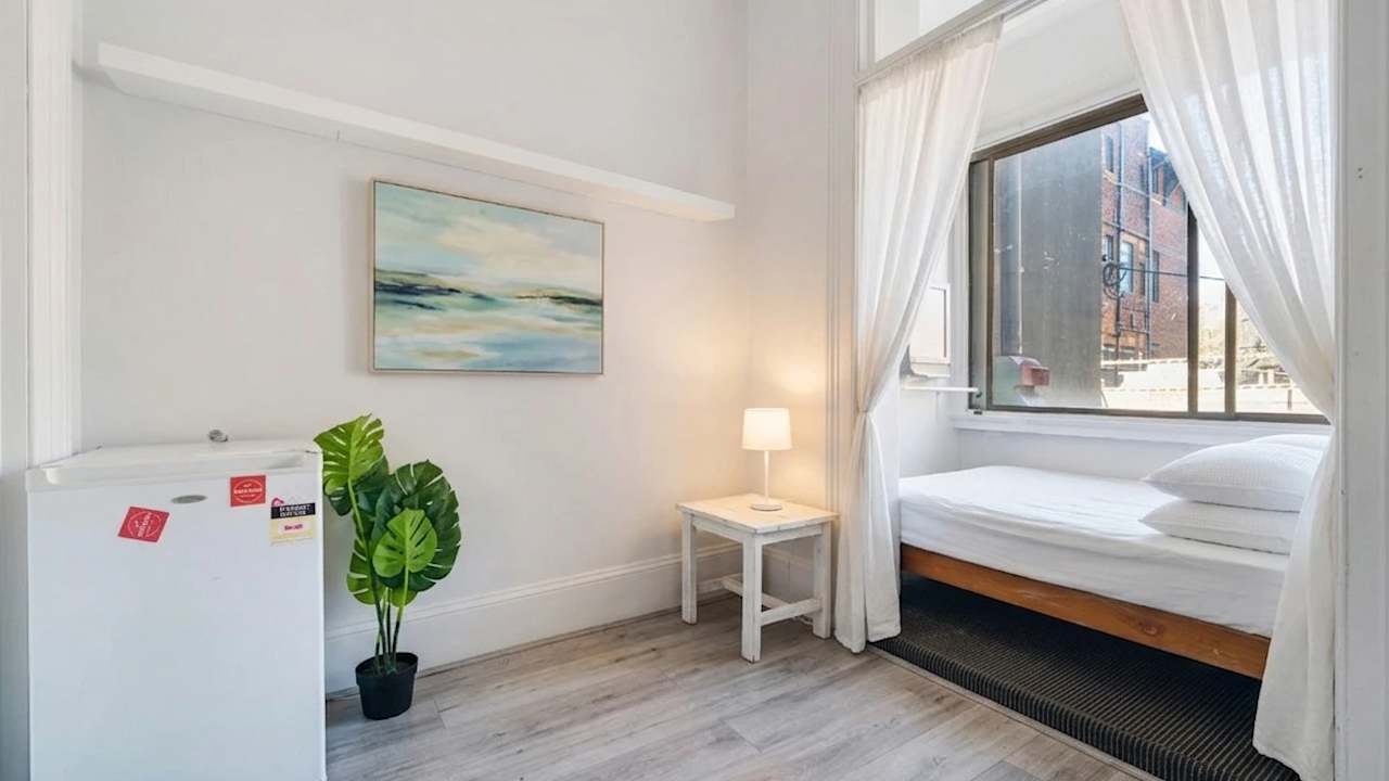 Furnished room in a flatshare