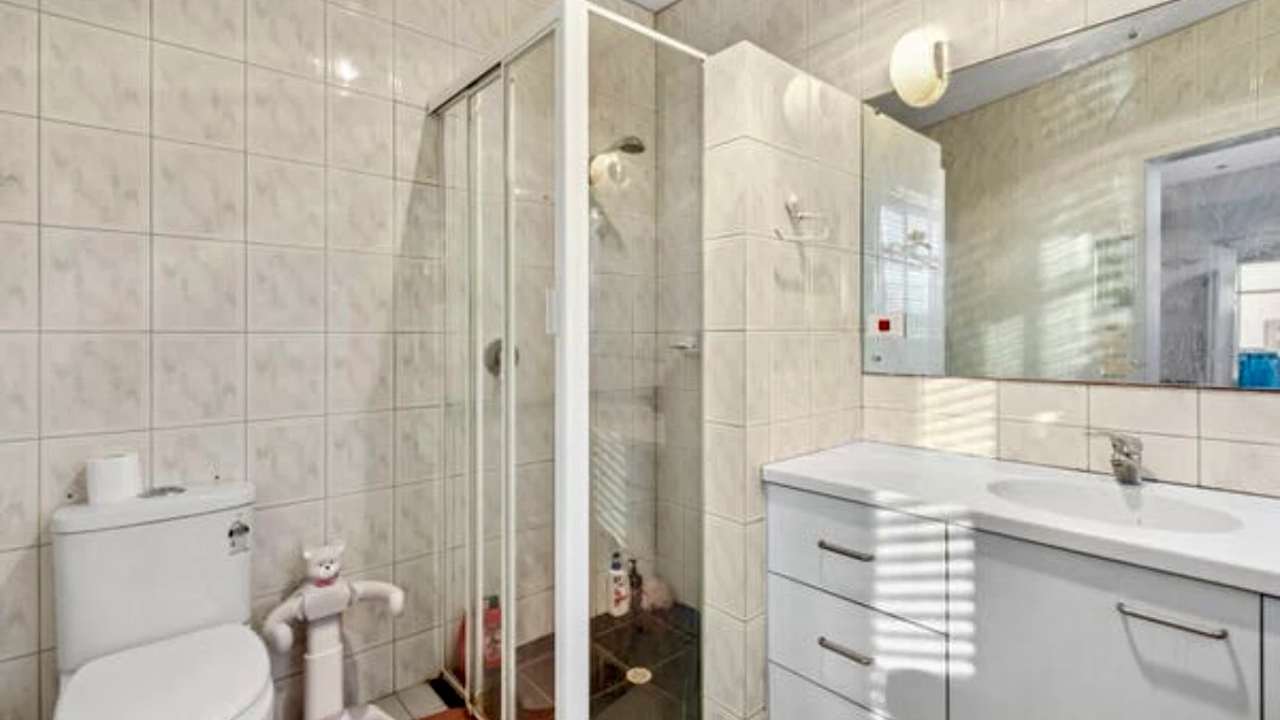 Room in a share house