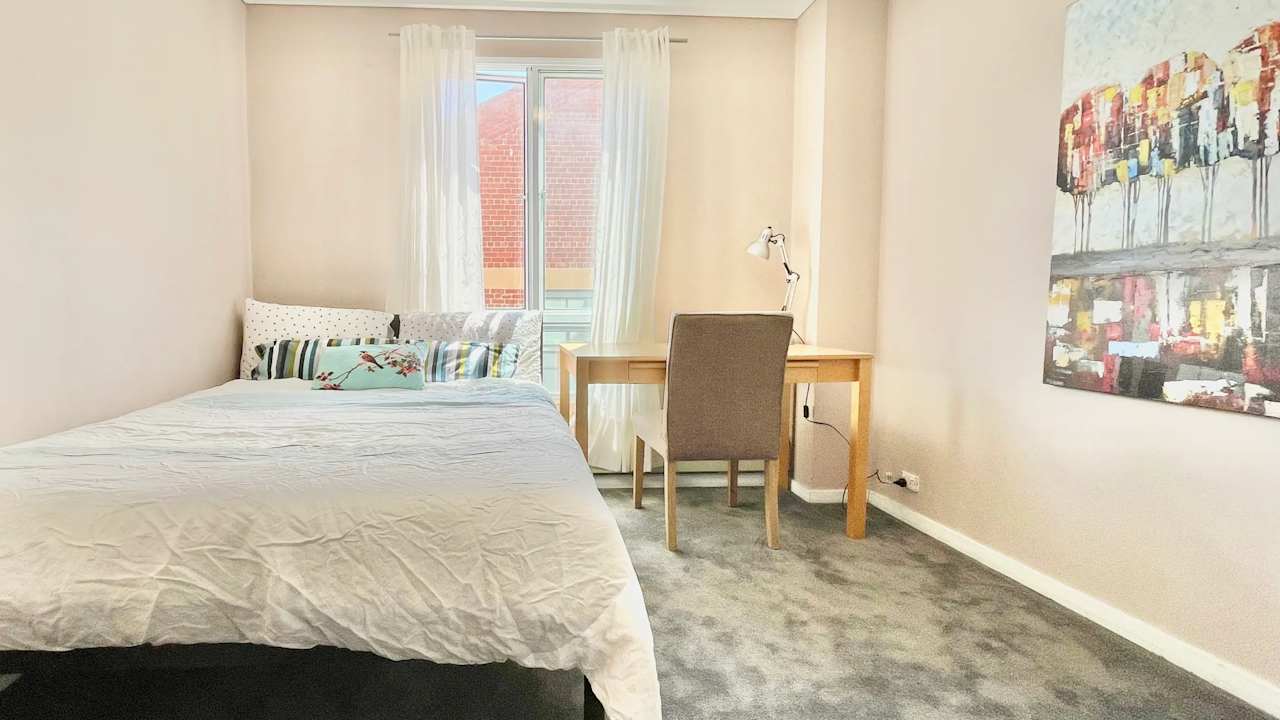 Furnished room in a flatshare