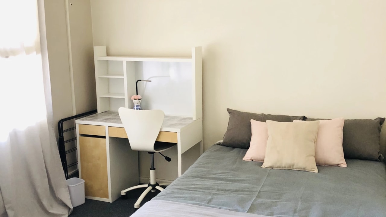 Room in a share house