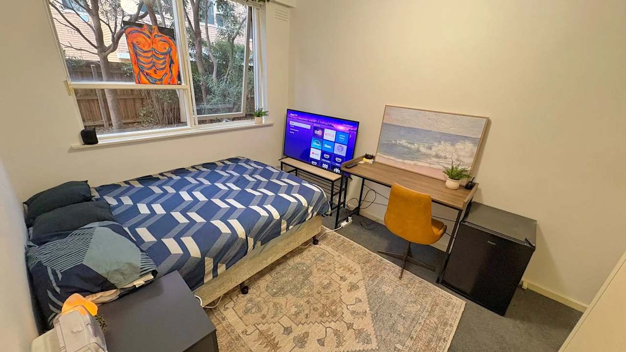 Furnished room in a flatshare