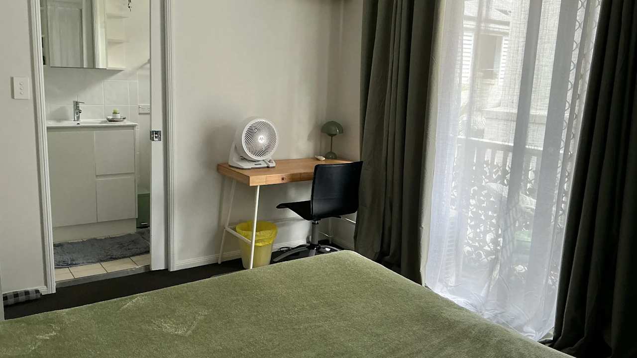 Furnished room in a share house