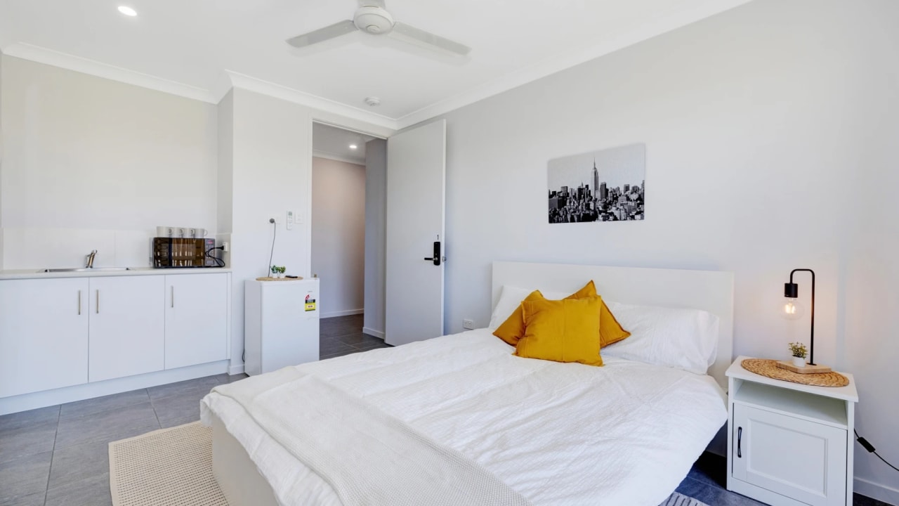 Furnished room with own bathroom